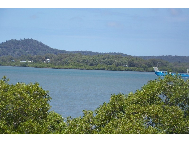 2 TINA AV, Lamb Island QLD 4184