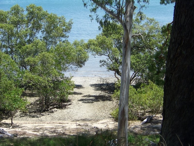 15 Coast Rd, Macleay Island QLD 4184