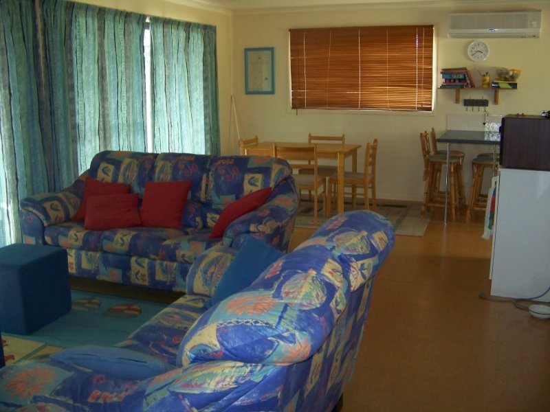 15 Coast Rd, Macleay Island QLD 4184