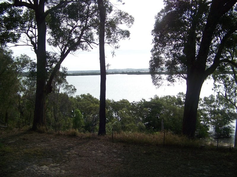 15 Coast Rd, Macleay Island QLD 4184
