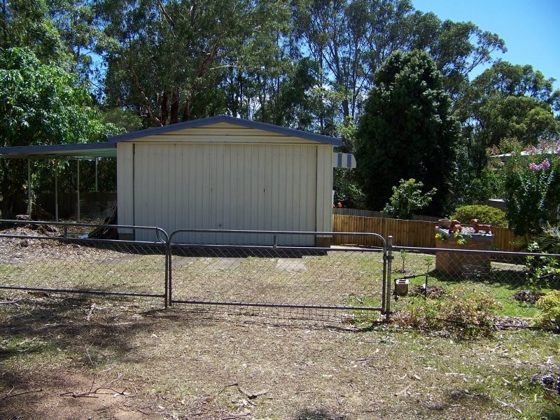 12 PINE AV, Lamb Island QLD 4184