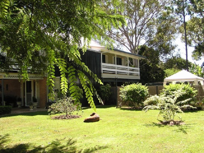 18 LEONIE Cres, Lamb Island QLD 4184
