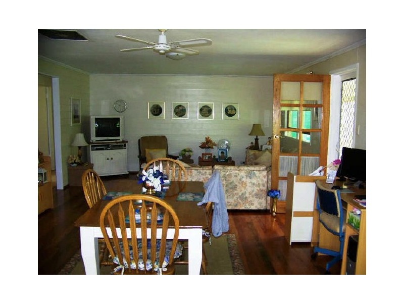 18 LEONIE Cres, Lamb Island QLD 4184