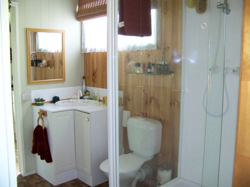 18 LEONIE Cres, Lamb Island QLD 4184