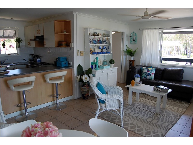 8 Mawarra St, Macleay Island QLD 4184
