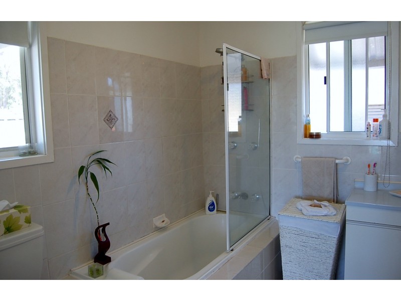 8 Mawarra St, Macleay Island QLD 4184