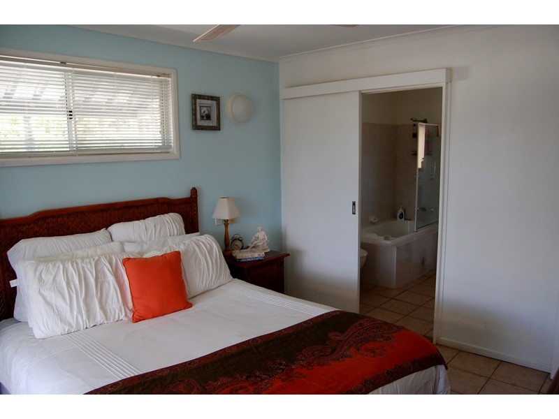8 Mawarra St, Macleay Island QLD 4184