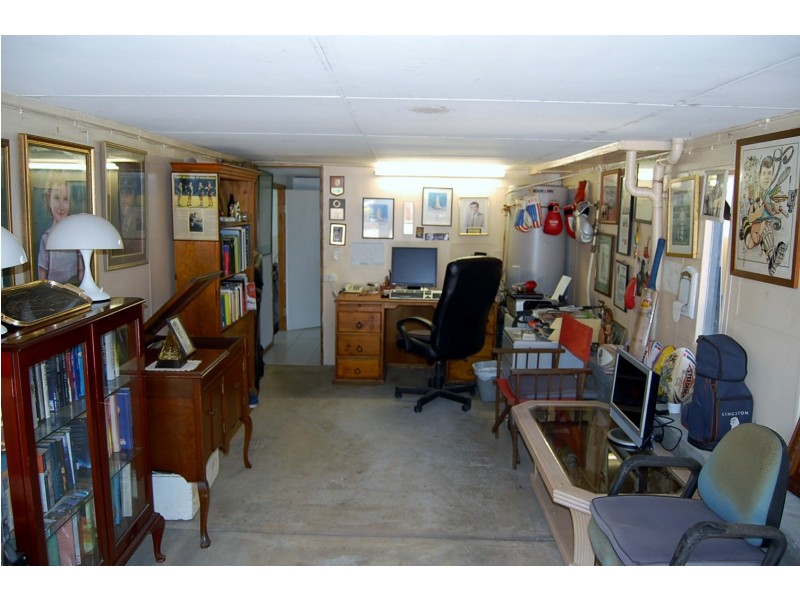8 Mawarra St, Macleay Island QLD 4184