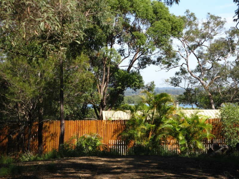 12 Piccaninny Street, Macleay Island QLD 4184