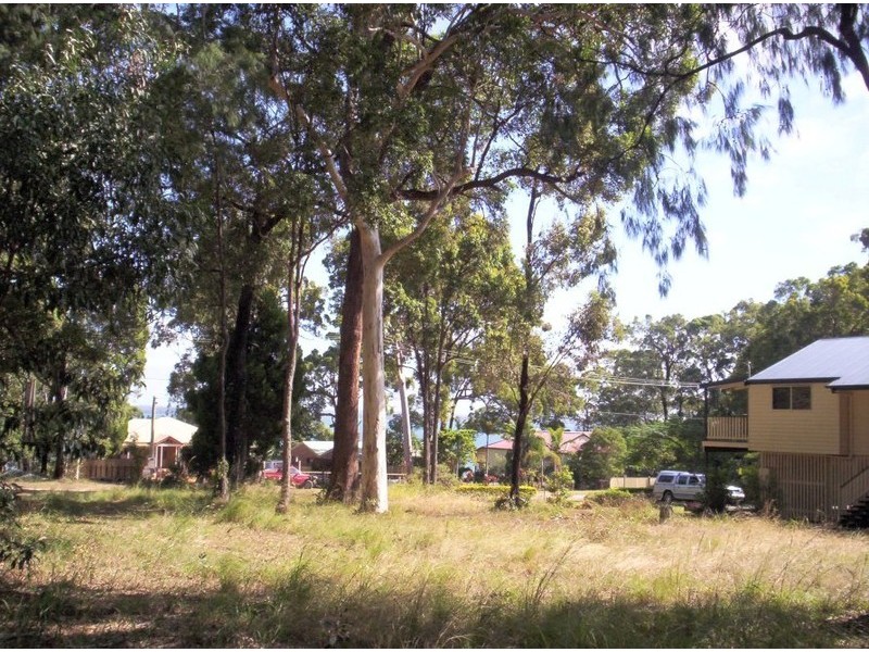 24 Coast Rd, Macleay Island QLD 4184