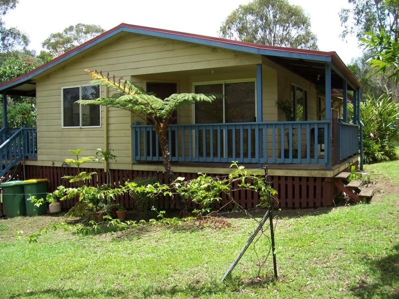 8 RAINBOW AVE, Macleay Island QLD 4184