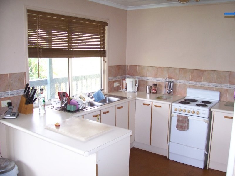 8 RAINBOW AVE, Macleay Island QLD 4184