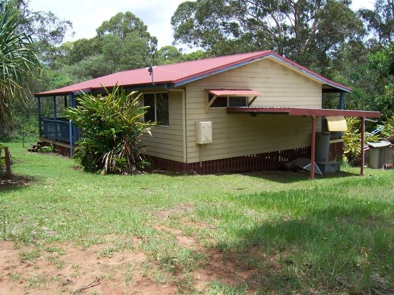 8 RAINBOW AVE, Macleay Island QLD 4184