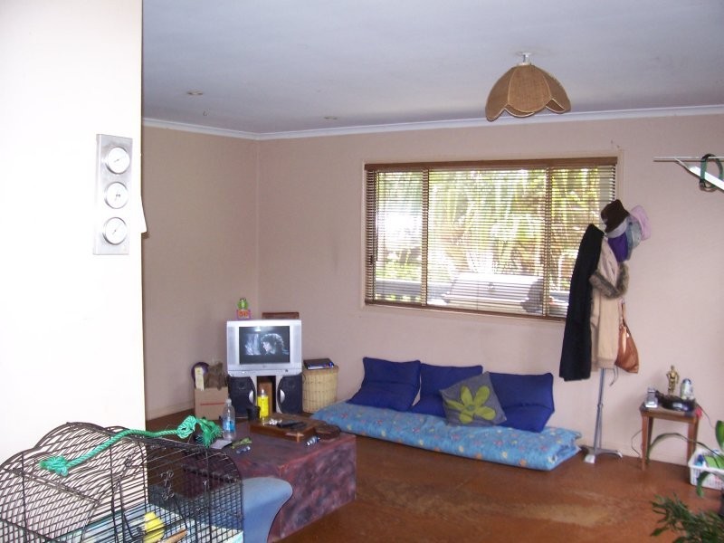 8 RAINBOW AVE, Macleay Island QLD 4184