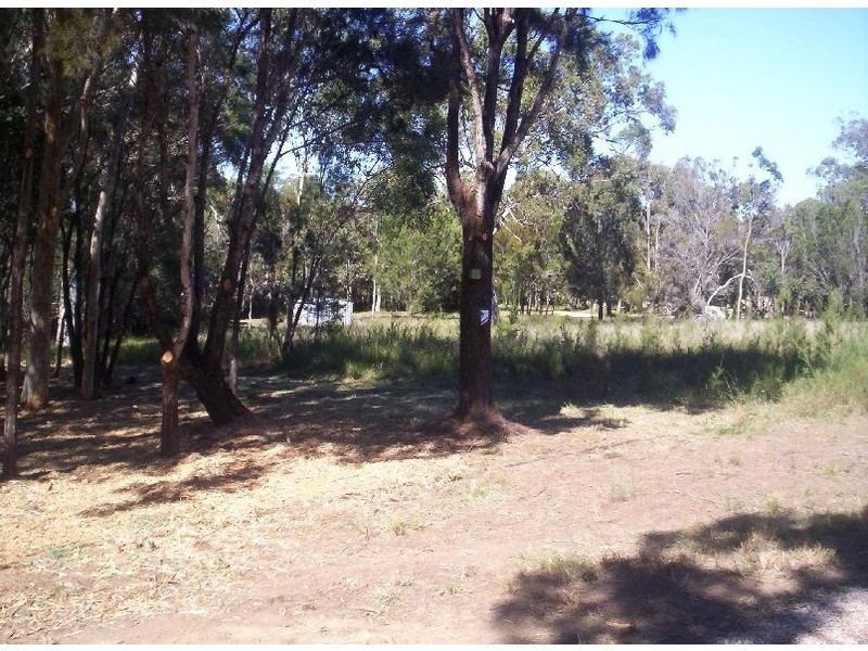 24  LAKESIDE AVE, Macleay Island QLD 4184