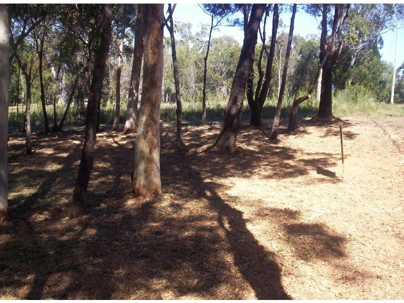 24  LAKESIDE AVE, Macleay Island QLD 4184