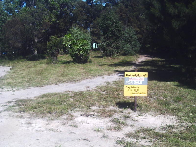 28 Hasting Terrace, Macleay Island QLD 4184