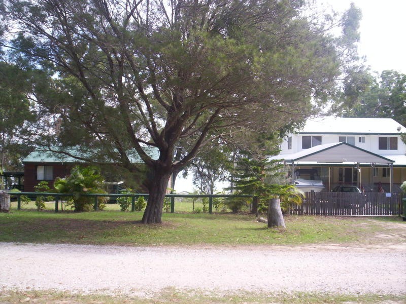 16 Coast Road, Macleay Island QLD 4184