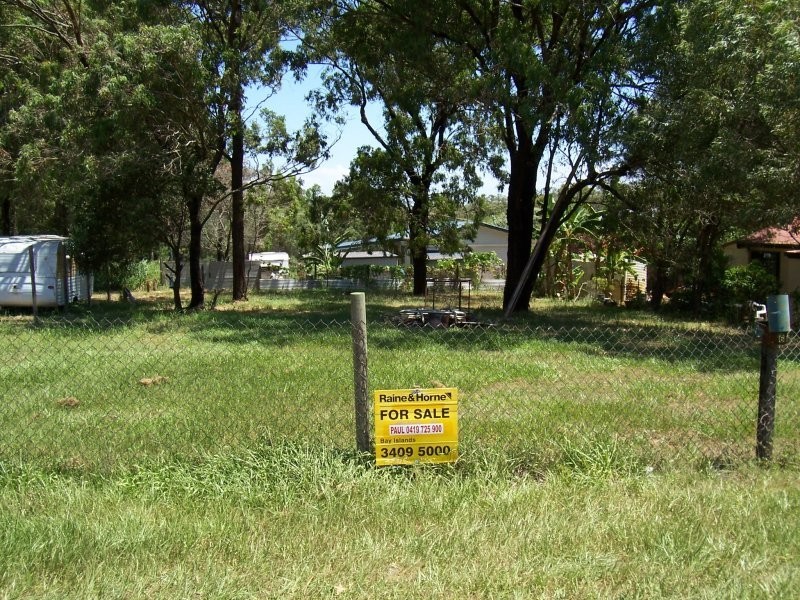 16 Cooee Cres, Macleay Island QLD 4184