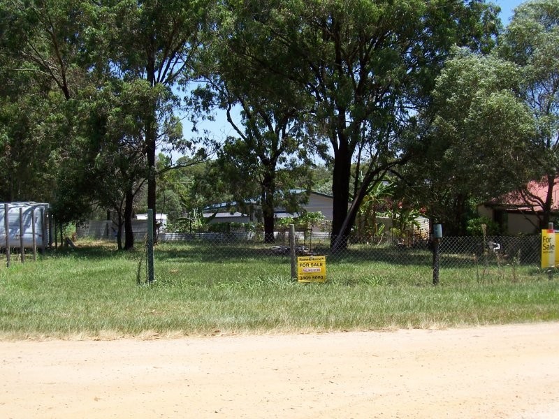 16 Cooee Cres, Macleay Island QLD 4184