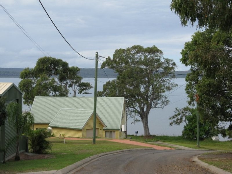 25 Oomool Street, Macleay Island QLD 4184