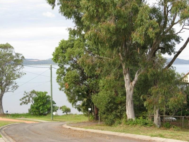 25 Oomool Street, Macleay Island QLD 4184