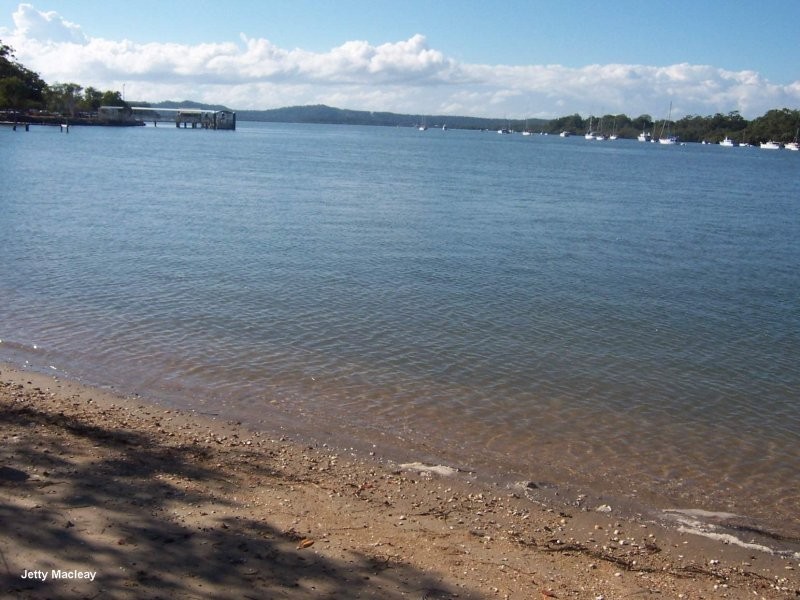 27 Wirralee Street, Macleay Island QLD 4184