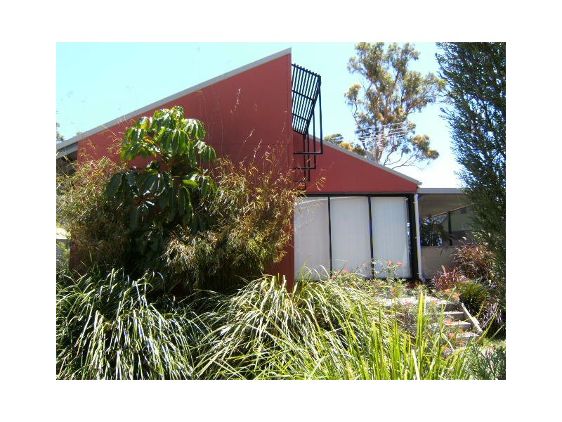 5 WAKE ST, Macleay Island QLD 4184