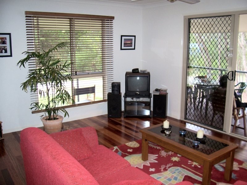 10 ORE ST, Macleay Island QLD 4184