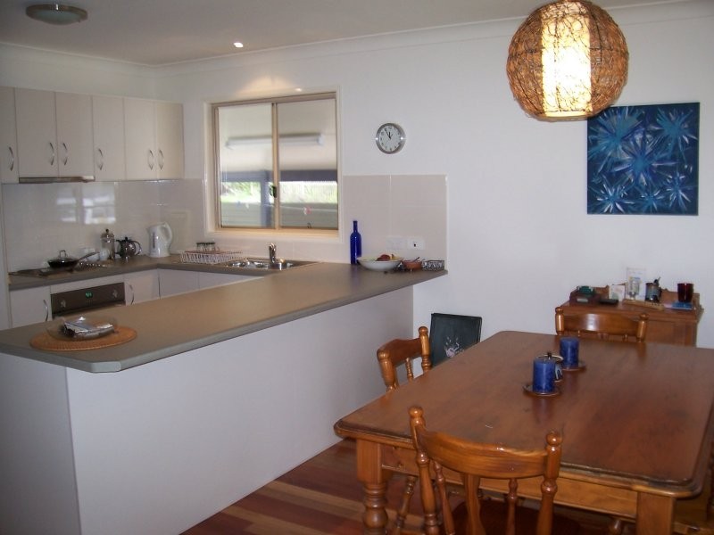 10 ORE ST, Macleay Island QLD 4184