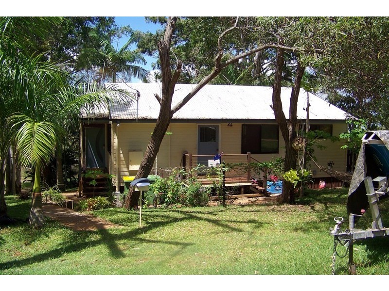 2 – 4 McBEAN Rd, Karragarra Island QLD 4184