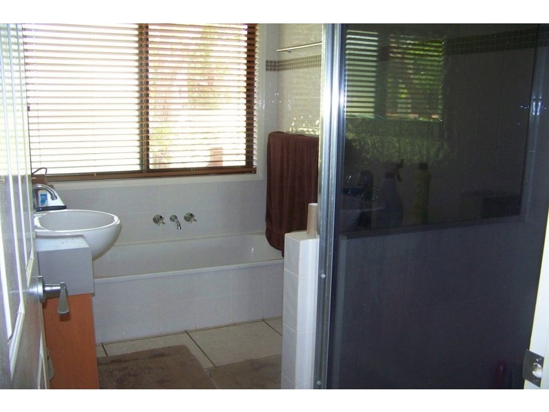 2 – 4 McBEAN Rd, Karragarra Island QLD 4184