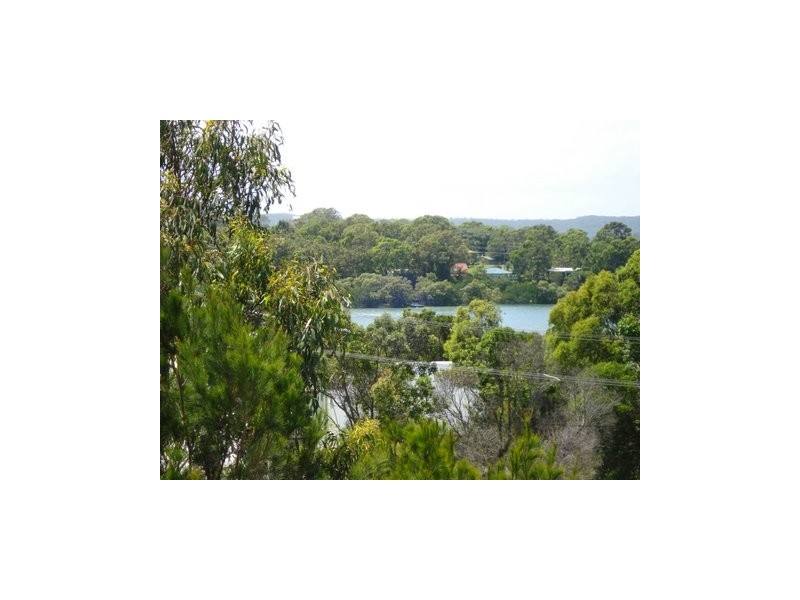 8 Ashton Street, Macleay Island QLD 4184