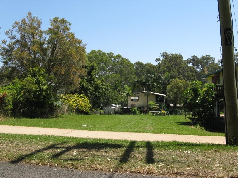 124 Lucas Drive, Lamb Island QLD 4184