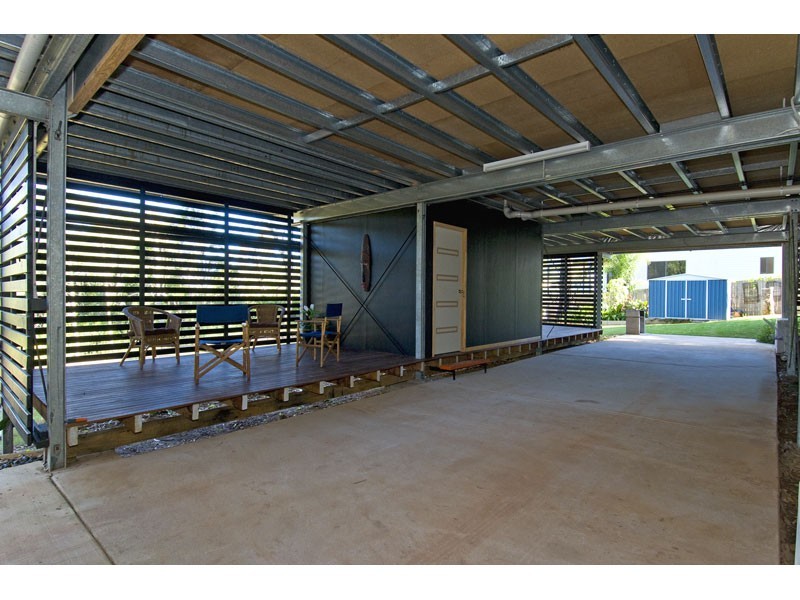 25 MICHAEL Av, Lamb Island QLD 4184