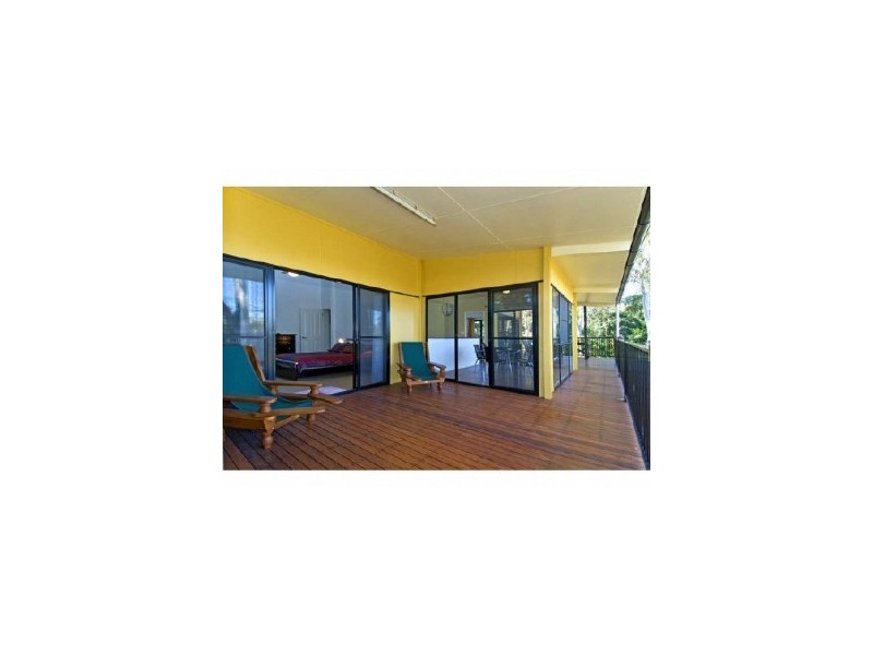 25 MICHAEL Av, Lamb Island QLD 4184