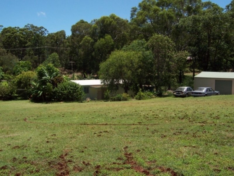 11 Crest Haven, Lamb Island QLD 4184