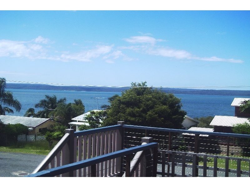 7 Koonwarra Pde, Macleay Island QLD 4184