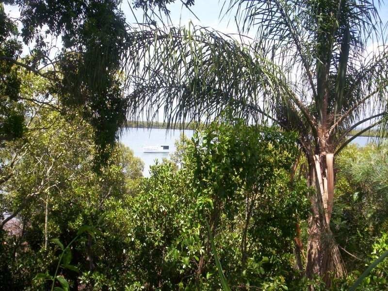 104 Western Road, Macleay Island QLD 4184