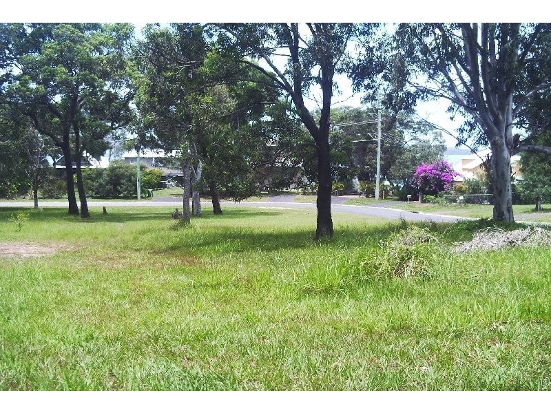 2 Alkira St, Macleay Island QLD 4184