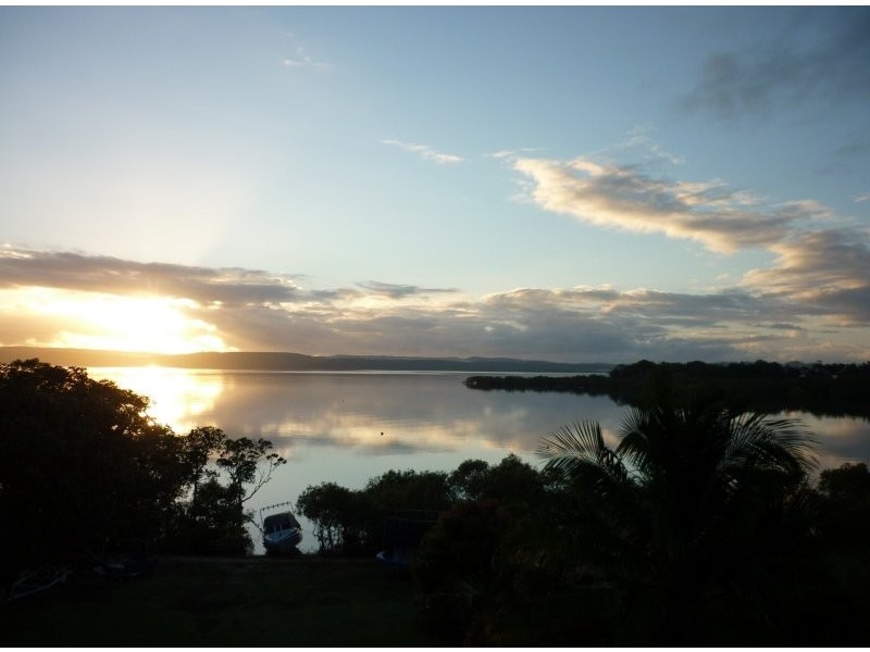 73 Beelong St, Macleay Island QLD 4184