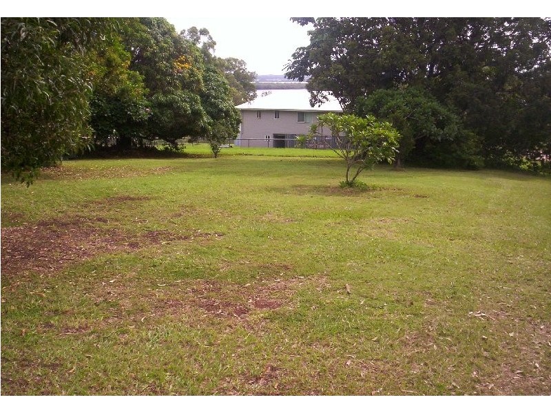 49 High Central Road, Macleay Island QLD 4184