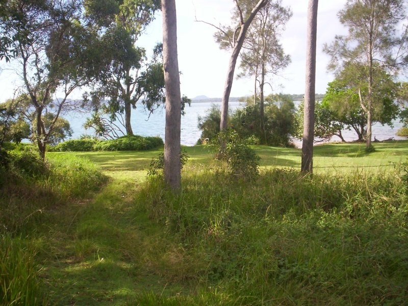 10 Coorong Street, Macleay Island QLD 4184