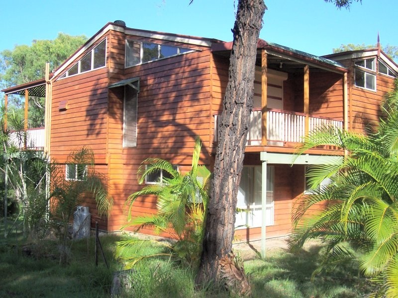 8 Kalara St, Macleay Island QLD 4184