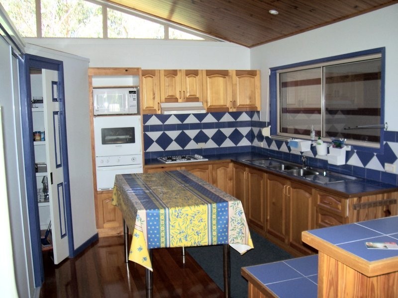 8 Kalara St, Macleay Island QLD 4184