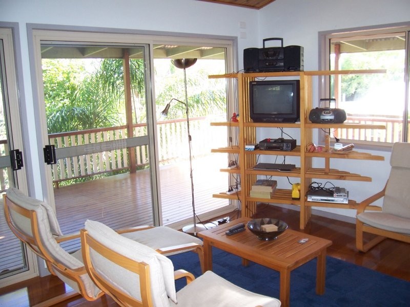 8 Kalara St, Macleay Island QLD 4184