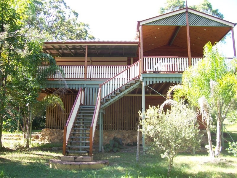 8 Kalara St, Macleay Island QLD 4184