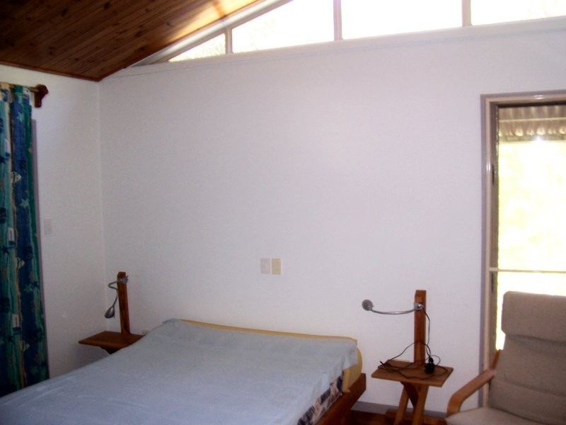 8 Kalara St, Macleay Island QLD 4184