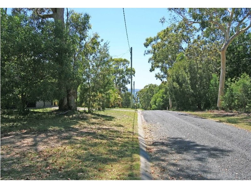 13 Baracoota Street, Macleay Island QLD 4184