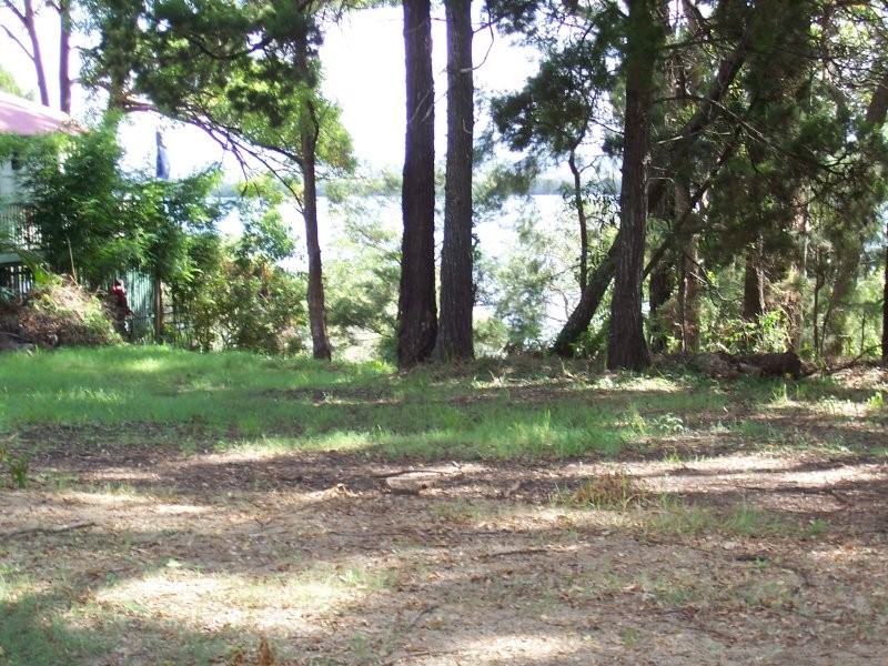 33 Coast Rd, Macleay Island QLD 4184